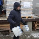 21.12.2021. Kielce. Przekazanie środków ochrony dla świętokrzyskich DPS-ów / Wiktor Taszłow / Radio Kielce