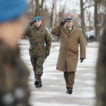 21.12.2021. Kielce. Obchody Dnia Pamięci Poległych na Misjach na kieleckiej Bukówce. Na zdjęciu (w środku): Adam Włoczewski - komendant Centrum Przygotowań do Misji Zagranicznych / Wiktor Taszłow / Radio Kielce