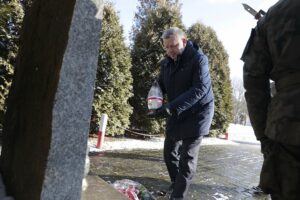 21.12.2021. Kielce. Obchody Dnia Pamięci Poległych na Misjach na kieleckiej Bukówce. Na zdjęciu: Jarosław Rusiecki - senator / Wiktor Taszłow / Radio Kielce