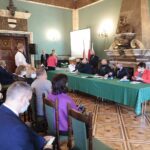 23.12.2021. Kielce. Podpisanie umów na powstanie lub dofinansowanie już istniejących świetlic środowiskowych / Wiktor Taszłow / Radio Kielce