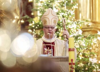 25.12.2021. Kielce. Uroczysta msza świąteczna / Wiktor Taszłow / Radio Kielce