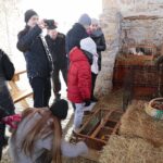 25.12.2021. Brzeziny. Żywa szopka i wspólne śpiewanie / Wiktor Taszłow / Radio Kielce