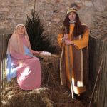 25.12.2021. Brzeziny. Żywa szopka i wspólne śpiewanie / Wiktor Taszłow / Radio Kielce