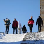 26.12.2021. Święty Krzyż. Turyści na Świętym Krzyżu / Wiktor Taszłow / Radio Kielce