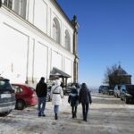 26.12.2021. Święty Krzyż. Turyści na Świętym Krzyżu / Wiktor Taszłow / Radio Kielce