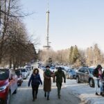 26.12.2021. Święty Krzyż. Turyści na Świętym Krzyżu / Wiktor Taszłow / Radio Kielce