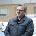 29.12.2021. Kielce. Przekazanie radiowozów dla Komendy Miejskiej Policji w Kielcach. Na zdjęciu: Tomasz Pleban - wicestarosta kielecki / Wiktor Taszłow / Radio Kielce