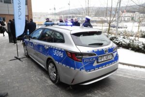 29.12.2021. Kielce. Przekazanie radiowozów dla Komendy Miejskiej Policji w Kielcach / Wiktor Taszłow / Radio Kielce