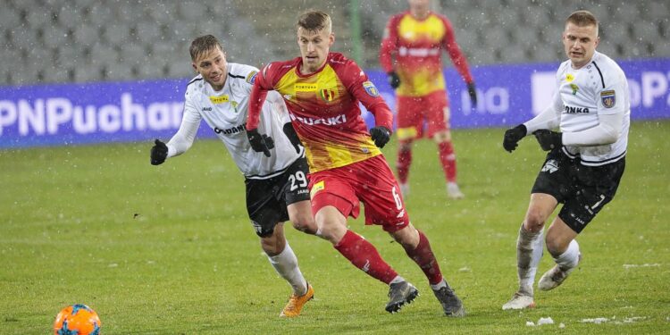 30.11.2021. Kielce. Mecz 1/8 finału Fortuna Pucharu Polski: Korona Kielce - Górnik Łęczna / Wiktor Taszlow / Radio Kielce