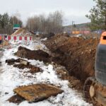 01.12.2021. Chrusty. Rozpoczęcie prac przy modernizacji drogi powiatowej / Wiktor Taszłow / Radio Kielce