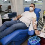 02.12.2021. Kielce. Pracownicy urzędu marszałkowskiego oddają honorowo krew / Wiktor Taszłow / Radio Kielce