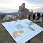 04.12.2021. Kielce. Odsłonięcie pomnika Hilarego Mali w Ogrodzie Botanicznym / Wiktor Taszłow / Radio Kielce