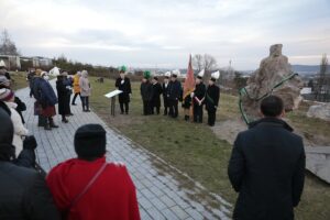 04.12.2021. Kielce. Odsłonięcie pomnika Hilarego Mali w Ogrodzie Botanicznym / Wiktor Taszłow / Radio Kielce