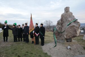 04.12.2021. Kielce. Odsłonięcie pomnika Hilarego Mali w Ogrodzie Botanicznym / Wiktor Taszłow / Radio Kielce