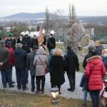 04.12.2021. Kielce. Odsłonięcie pomnika Hilarego Mali w Ogrodzie Botanicznym / Wiktor Taszłow / Radio Kielce