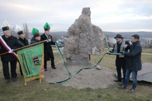 04.12.2021. Kielce. Odsłonięcie pomnika Hilarego Mali w Ogrodzie Botanicznym / Wiktor Taszłow / Radio Kielce