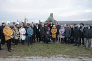 04.12.2021. Kielce. Odsłonięcie pomnika Hilarego Mali w Ogrodzie Botanicznym / Wiktor Taszłow / Radio Kielce