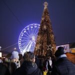 05.12.2021. Kielce. Rynek. Zapalenie światełek na choince / Wiktor Taszłow / Radio Kielce