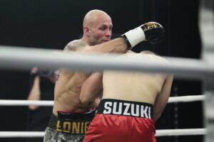 04.12.2021. Kielce. Suzuki Boxing Night X. Walka wieczoru: Michał Łoniewski - Daniel Adamiec (w czerwonych spodenkach) / Wiktor Taszłow / Radio Kielce