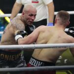 04.12.2021. Kielce. Suzuki Boxing Night X. Walka wieczoru: Michał Łoniewski - Daniel Adamiec (w czerwonych spodenkach) / Wiktor Taszłow / Radio Kielce