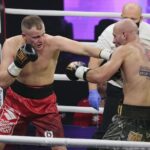 04.12.2021. Kielce. Suzuki Boxing Night X. Walka wieczoru: Michał Łoniewski - Daniel Adamiec (w czerwonych spodenkach) / Wiktor Taszłow / Radio Kielce