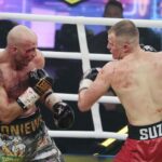04.12.2021. Kielce. Suzuki Boxing Night X. Walka wieczoru: Michał Łoniewski - Daniel Adamiec (w czerwonych spodenkach) / Wiktor Taszłow / Radio Kielce