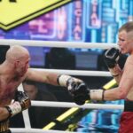 04.12.2021. Kielce. Suzuki Boxing Night X. Walka wieczoru: Michał Łoniewski - Daniel Adamiec (w czerwonych spodenkach) / Wiktor Taszłow / Radio Kielce