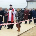 05.12.2021. Wolica. Wmurowanie aktu erekcyjnego pod budowę przychodni / Wiktor Taszłow / Radio Kielce