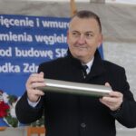 05.12.2021. Wolica. Wmurowanie aktu erekcyjnego pod budowę przychodni. Na zdjęciu: Robert Jaworski - burmistrz Chęcin / Wiktor Taszłow / Radio Kielce