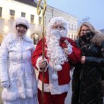 05.12.2021. Kielce. Rynek. Zapalenie światełek na choince / Wiktor Taszłow / Radio Kielce