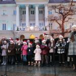 05.12.2021. Kielce. Rynek. Zapalenie światełek na choince / Wiktor Taszłow / Radio Kielce