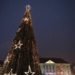 05.12.2021. Kielce. Rynek. Zapalenie światełek na choince / Wiktor Taszłow / Radio Kielce