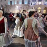 05.12.2021. Kielce. Rynek. Zapalenie światełek na choince / Wiktor Taszłow / Radio Kielce