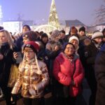 05.12.2021. Kielce. Rynek. Zapalenie światełek na choince / Wiktor Taszłow / Radio Kielce