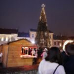 05.12.2021. Kielce. Rynek. Zapalenie światełek na choince / Wiktor Taszłow / Radio Kielce