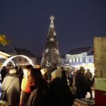 05.12.2021. Kielce. Rynek. Zapalenie światełek na choince / Wiktor Taszłow / Radio Kielce