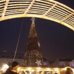 05.12.2021. Kielce. Rynek. Zapalenie światełek na choince / Wiktor Taszłow / Radio Kielce