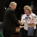 05.12.2021. Kielce. XVI Gala „Laur Wolontariatu”. Na zdjęciu: ks. Stanisław Słowik - dyrektor kieleckiej Caritas, Jolanta Szczerek - animator wolontariatu 2021 / Wiktor Taszłow / Radio Kielce