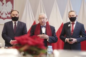 07.12.2021. Kielce. Spotkanie opłatkowe wojewody. Na zdjęciu (od lewej): Marek Kwitek - poseł, Krzysztof Lipiec - poseł, Zbigniew Koniusz - wojewoda świętokrzyski / Wiktor Taszłow / Radio Kielce