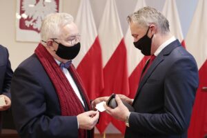 07.12.2021. Kielce. Spotkanie opłatkowe wojewody. Na zdjęciu (od lewej): Krzysztof Lipiec - poseł, Zbigniew Koniusz - wojewoda świętokrzyski / Wiktor Taszłow / Radio Kielce