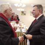 07.12.2021. Kielce. Spotkanie opłatkowe wojewody. Na zdjęciu (od lewej): Krzysztof Lipiec - poseł, Andrzej Kryj - poseł / Wiktor Taszłow / Radio Kielce