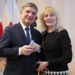 07.12.2021. Kielce. Spotkanie opłatkowe wojewody. Na zdjęciu (od lewej): Andrzej Pruś - przewodniczący Sejmiku Województwa Świętokrzyskiego, Małgorzata Pruś - dyrektor biura poselskiego Krzysztofa Lipca / Wiktor Taszłow / Radio Kielce
