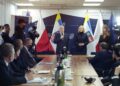 09.12.2021. Kielce. I Inauguracyjne spotkanie Wojewódzkiego Zespołu Koordynacji. Na zdjęciu (od lewej): Andrzej Bętkowski - marszałek województwa świętokrzyskiego, Renata Janik - wicemarszałek województwa świętokrzyskiego, Aleksandra Marcinkowska - dyrektor Wojewódzkiego Urzędu Pracy / Wiktor Taszłow / Radio Kielce