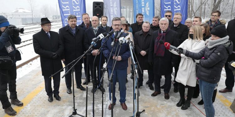 13.12.2021. Końskie. Wizyta wiceministra infrastruktury Grzegorza Witkowskiego / Wiktor Taszłow / Radio Kielce