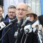 13.12.2021. Końskie. Wizyta wiceministra infrastruktury Grzegorza Witkowskiego. Na zdjęciu (w środku): Piotr Wawrzyk - wiceminister spraw zagranicznych / Wiktor Taszłow / Radio Kielce