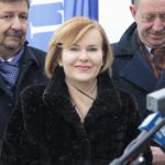 13.12.2021. Końskie. Wizyta wiceministra infrastruktury Grzegorza Witkowskiego. Na zdjęciu (w środku): Anna Krupka - wiceminister sportu / Wiktor Taszłow / Radio Kielce