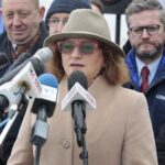 13.12.2021. Końskie. Wizyta wiceministra infrastruktury Grzegorza Witkowskiego. Na zdjęciu (w środku): Agata Wojtyszek - poseł PiS / Wiktor Taszłow / Radio Kielce