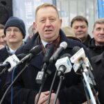 13.12.2021. Końskie. Wizyta wiceministra infrastruktury Grzegorza Witkowskiego. Na zdjęciu (w środku): Robert Telus - poseł PiS / Wiktor Taszłow / Radio Kielce