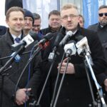 13.12.2021. Końskie. Wizyta wiceministra infrastruktury Grzegorza Witkowskiego. Na zdjęciu (od lewej): Marcin Baranowski - starosta opoczyński i Grzegorz Piec - starosta konecki / Wiktor Taszłow / Radio Kielce