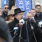 13.12.2021. Końskie. Wizyta wiceministra infrastruktury Grzegorza Witkowskiego. Na zdjęciu (w środku): Krzysztof Obratański - burmistrz Końskich / Wiktor Taszłow / Radio Kielce